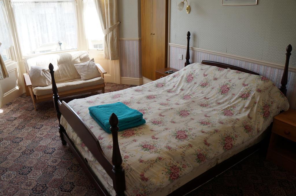 The Captain Guesthouse Scarborough Ngoại thất bức ảnh