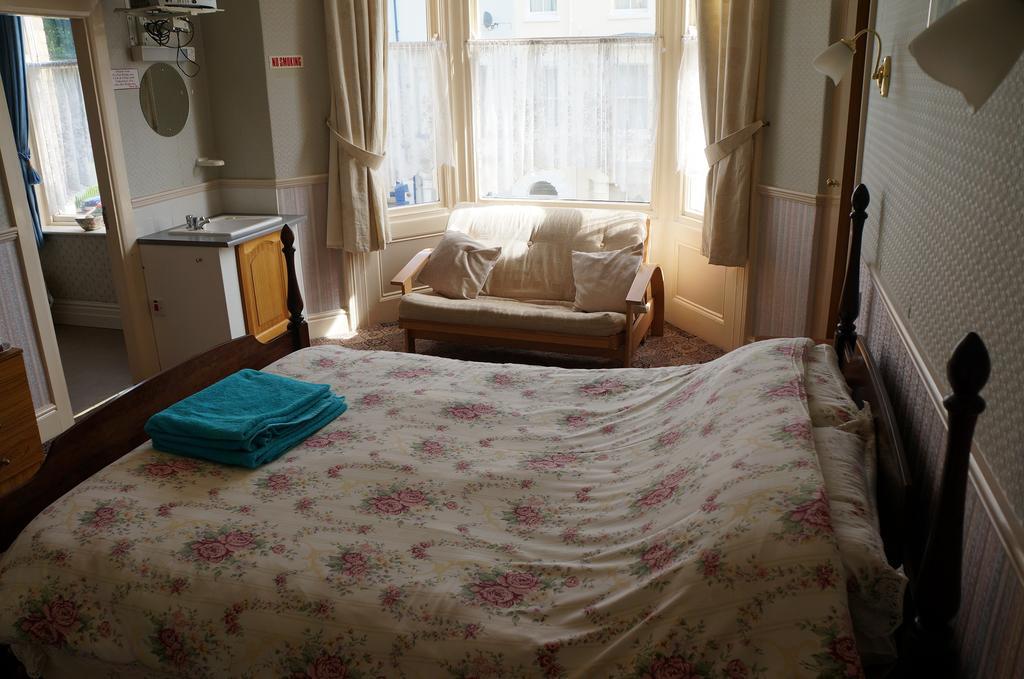 The Captain Guesthouse Scarborough Ngoại thất bức ảnh